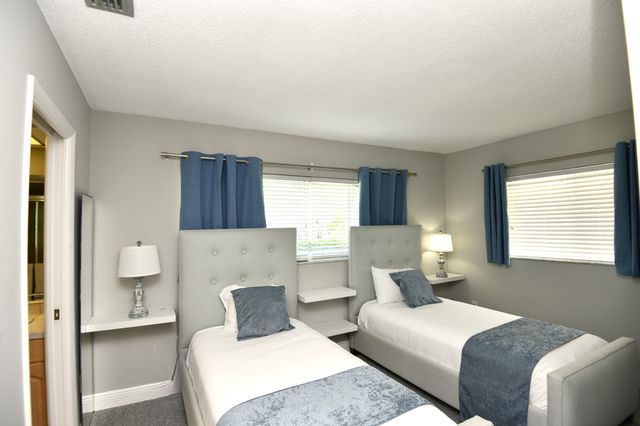 336 Tacoma Lane, West Palm Beach, FL 33404