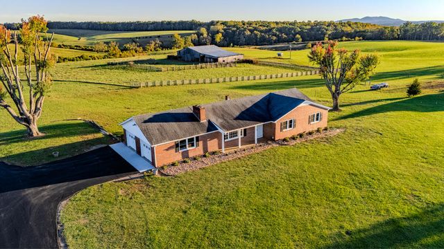 2558 Smith Mountain Lake PKWY, Huddleston, VA 24104