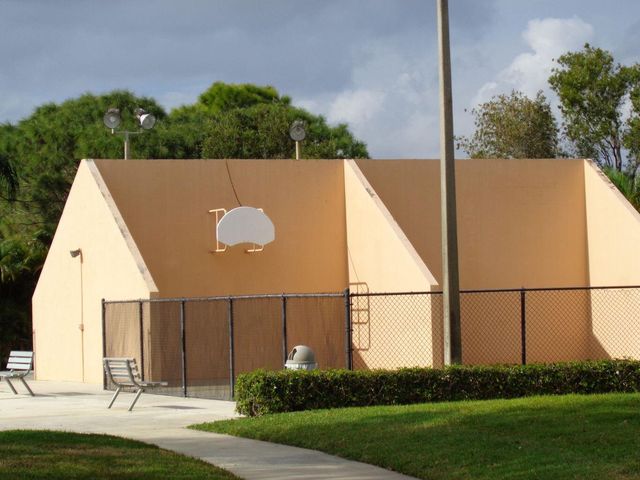 3209 32nd Way 3209, West Palm Beach, FL 33407