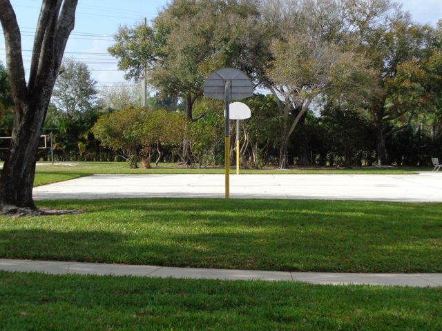 3209 32nd Way 3209, West Palm Beach, FL 33407