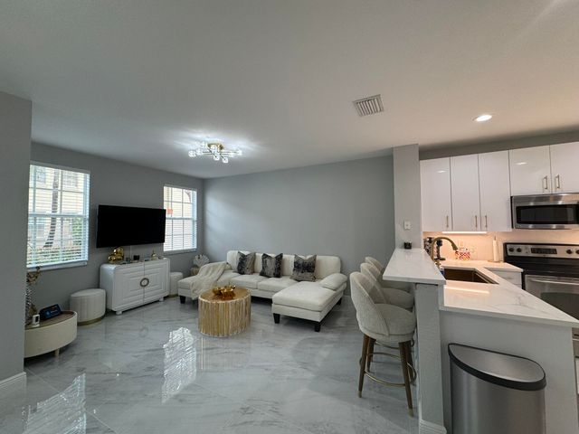 115 S Longport Circle D, Delray Beach, FL 33444
