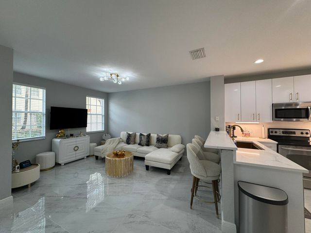 115 S Longport Circle D, Delray Beach, FL 33444