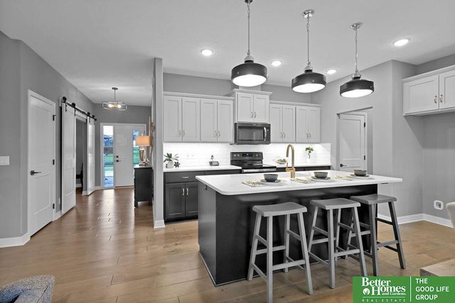 10506 S 103 Street, Papillion, NE 68046