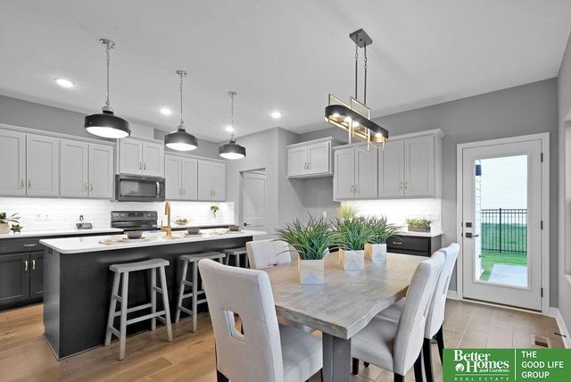 10506 S 103 Street, Papillion, NE 68046