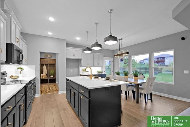 10506 S 103 Street, Papillion, NE 68046