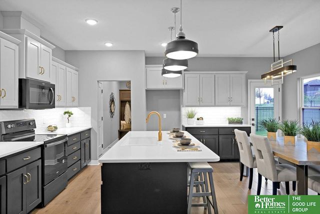 10506 S 103 Street, Papillion, NE 68046