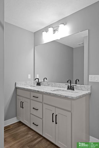 10506 S 103 Street, Papillion, NE 68046