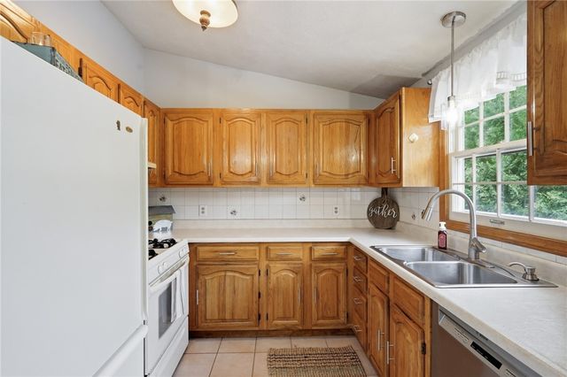 12 View Street, Lincoln, RI 02865