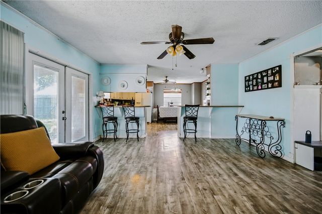 1917 Dolphin Dr, Portland, TX 78374