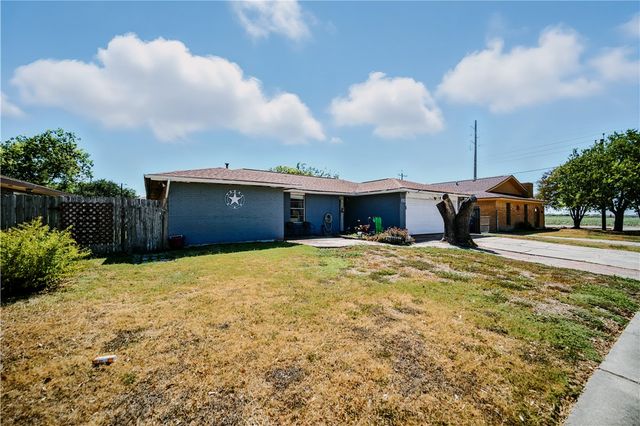 1917 Dolphin Dr, Portland, TX 78374
