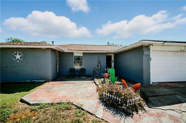 1917 Dolphin Dr, Portland, TX 78374