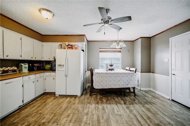 1917 Dolphin Dr, Portland, TX 78374