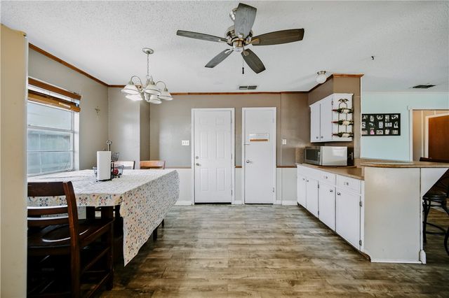 1917 Dolphin Dr, Portland, TX 78374