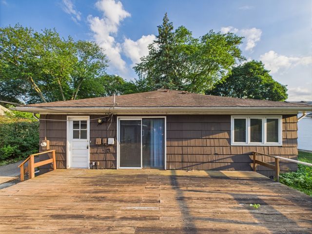 2404 Sigwalt Street, Rolling Meadows, IL 60008