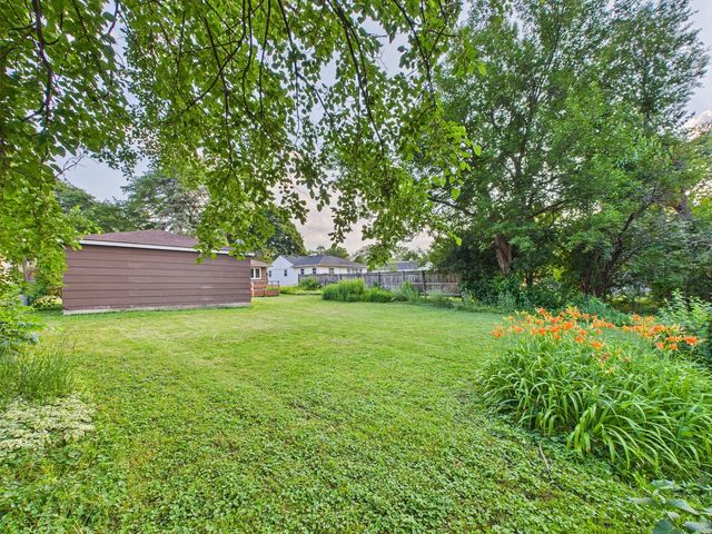 2404 Sigwalt Street, Rolling Meadows, IL 60008