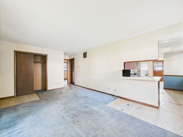 2404 Sigwalt Street, Rolling Meadows, IL 60008