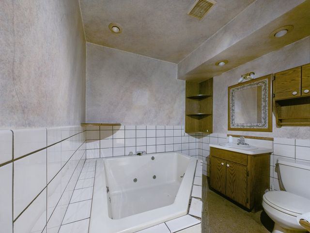 2404 Sigwalt Street, Rolling Meadows, IL 60008