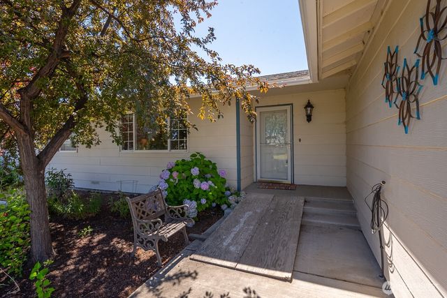 35 Ridge Drive, Ephrata, WA 98823