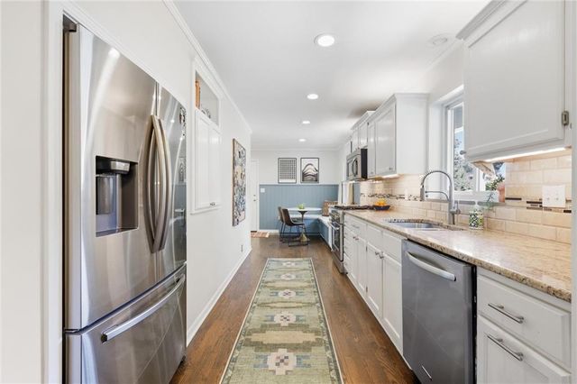 9500 Meadow Lane, Leawood, KS 66206