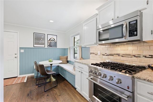 9500 Meadow Lane, Leawood, KS 66206