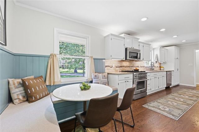 9500 Meadow Lane, Leawood, KS 66206