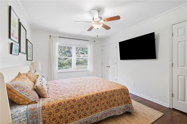 9500 Meadow Lane, Leawood, KS 66206