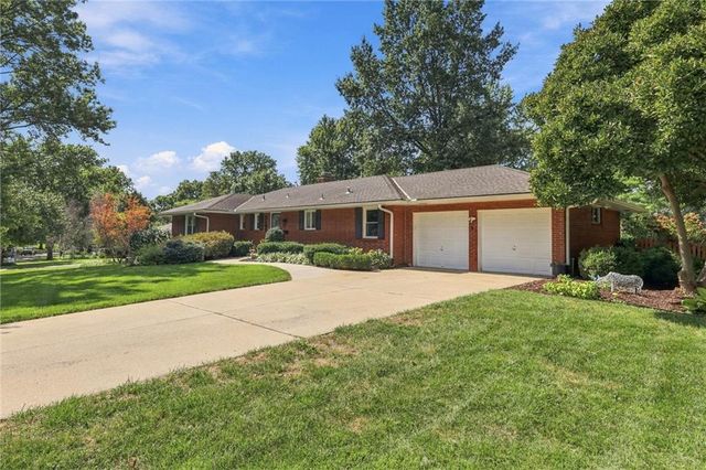 9500 Meadow Lane, Leawood, KS 66206
