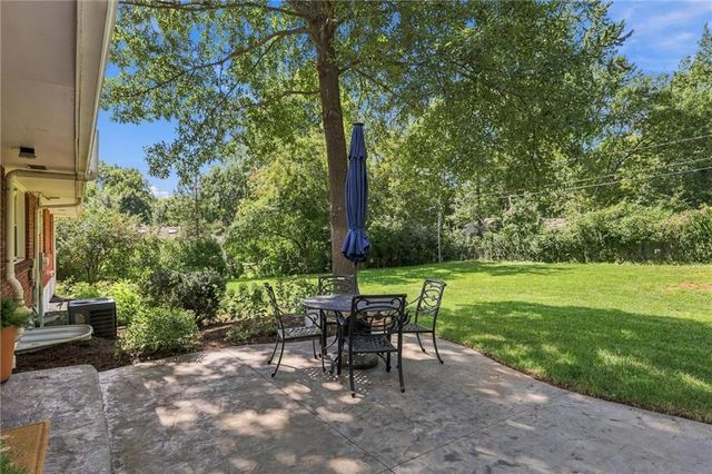 9500 Meadow Lane, Leawood, KS 66206