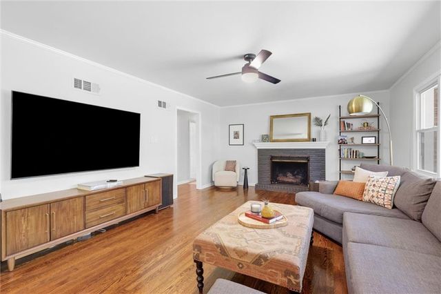 9500 Meadow Lane, Leawood, KS 66206