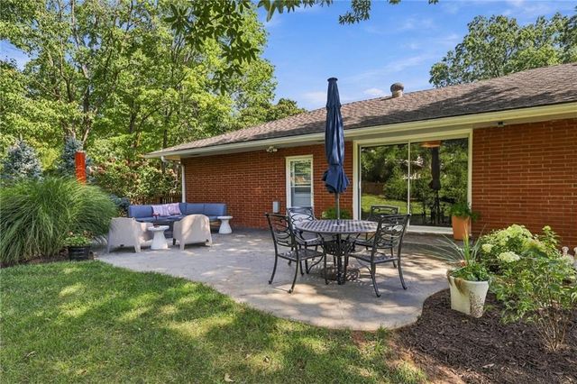 9500 Meadow Lane, Leawood, KS 66206