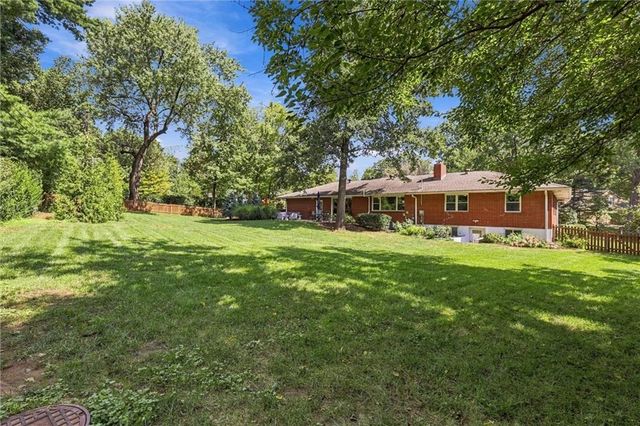 9500 Meadow Lane, Leawood, KS 66206