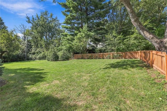 9500 Meadow Lane, Leawood, KS 66206