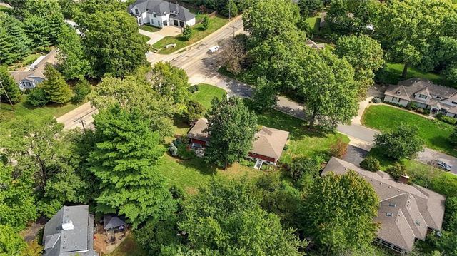 9500 Meadow Lane, Leawood, KS 66206