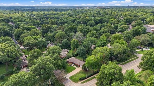9500 Meadow Lane, Leawood, KS 66206