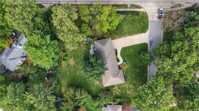 9500 Meadow Lane, Leawood, KS 66206
