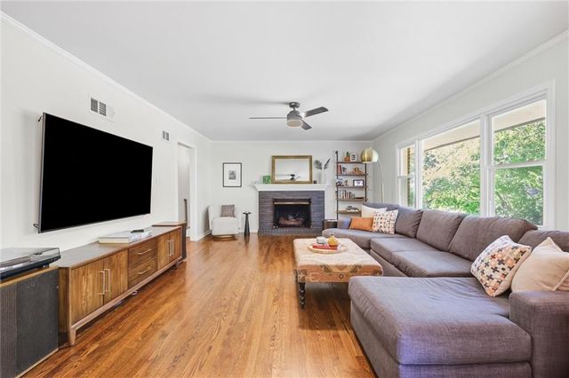 9500 Meadow Lane, Leawood, KS 66206