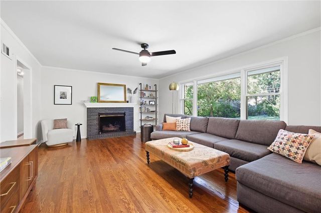 9500 Meadow Lane, Leawood, KS 66206