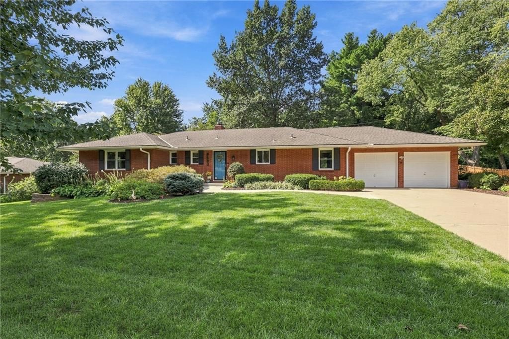 9500 Meadow Lane, Leawood, KS 66206