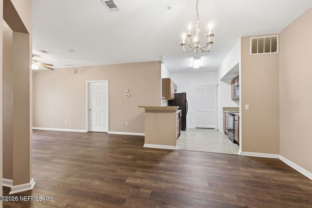 3680 KIRKPATRICK Circle 4, Jacksonville, FL 32210