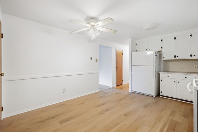202 Glenoak Dr, Springfield, MA 01129