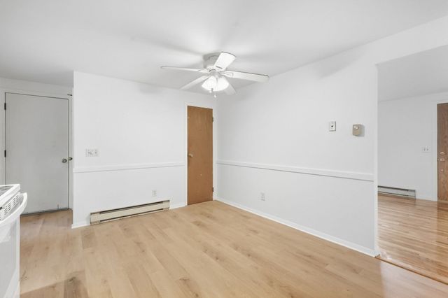 202 Glenoak Dr, Springfield, MA 01129