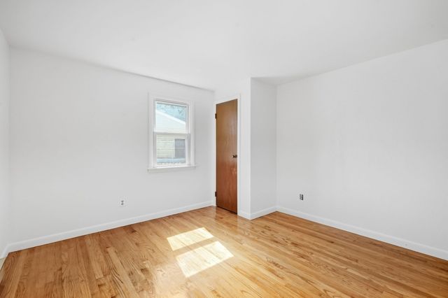 202 Glenoak Dr, Springfield, MA 01129