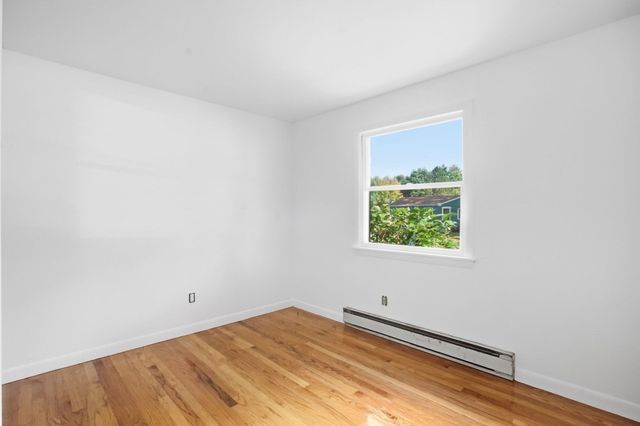 202 Glenoak Dr, Springfield, MA 01129