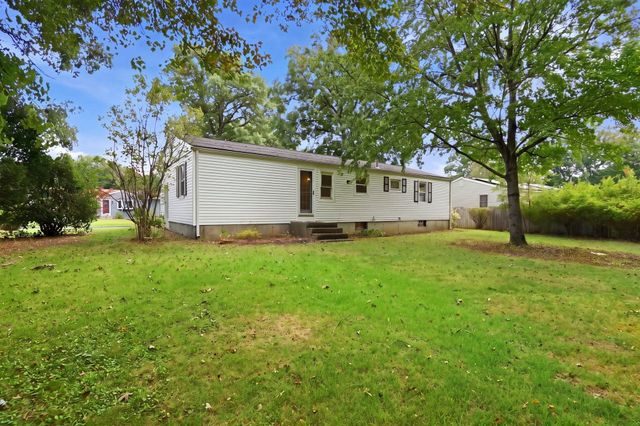 202 Glenoak Dr, Springfield, MA 01129