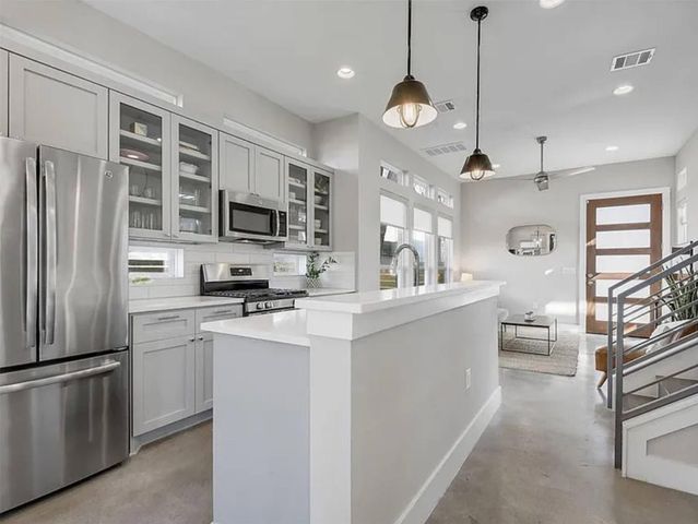 2709 E 3rd ST 2, Austin, TX 78702