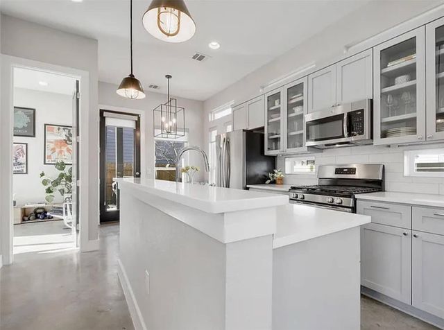 2709 E 3rd ST 2, Austin, TX 78702