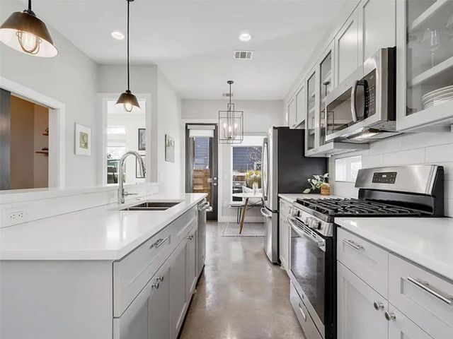 2709 E 3rd ST 2, Austin, TX 78702