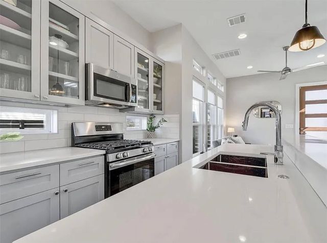 2709 E 3rd ST 2, Austin, TX 78702