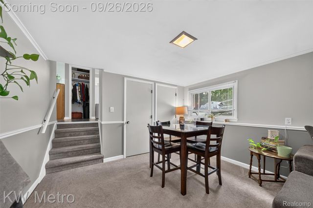 348 E Evelyn Avenue, Hazel Park, MI 48030