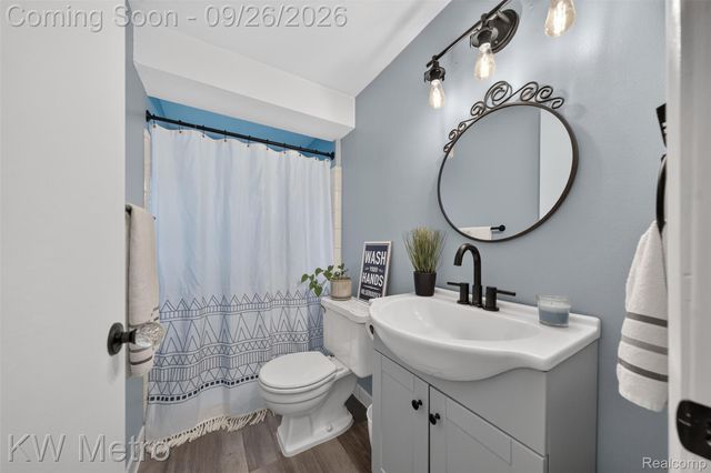 348 E Evelyn Avenue, Hazel Park, MI 48030